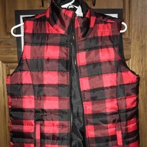 Plaid vest 🖤❤️🖤
